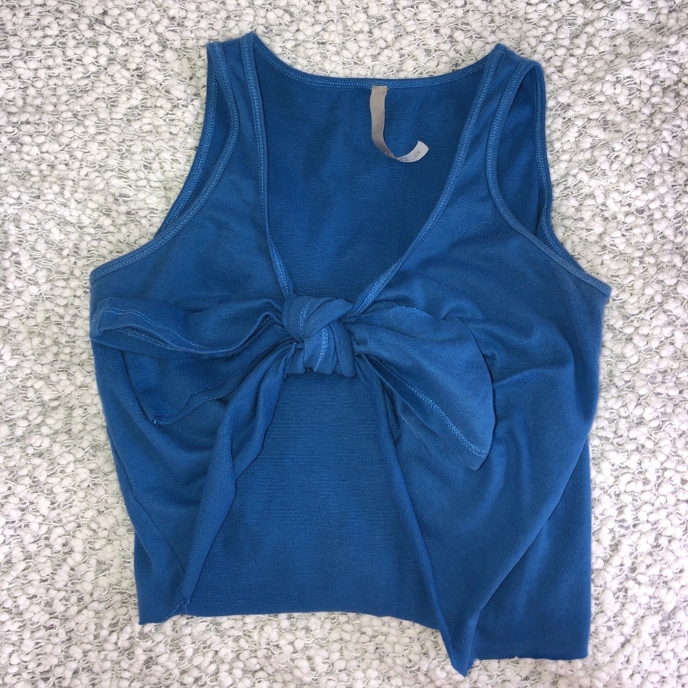 Blue crop - Picture 2 of 2
